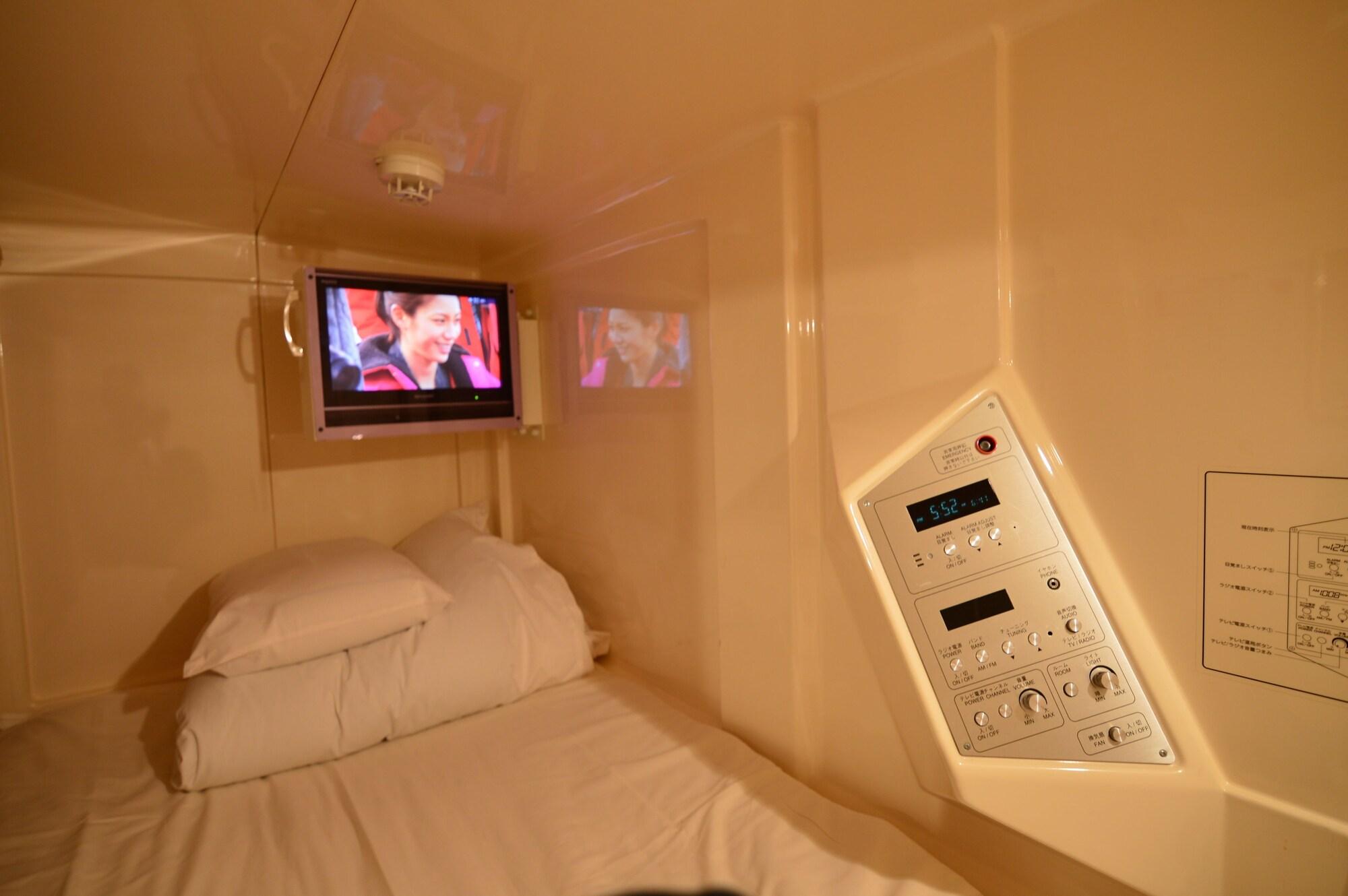 Capsule Inn Osaka - Caters To Men Dış mekan fotoğraf