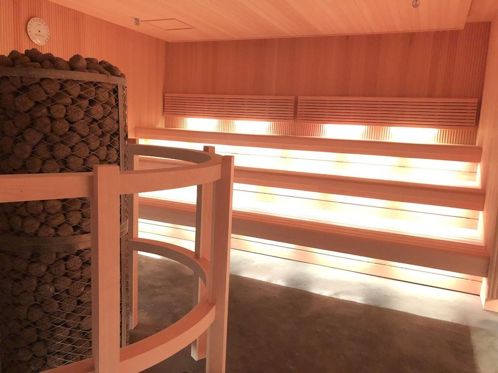 Capsule Inn Osaka - Caters To Men Dış mekan fotoğraf