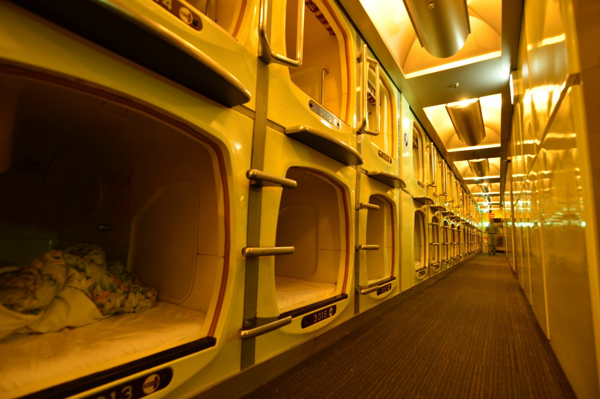Capsule Inn Osaka - Caters To Men Dış mekan fotoğraf